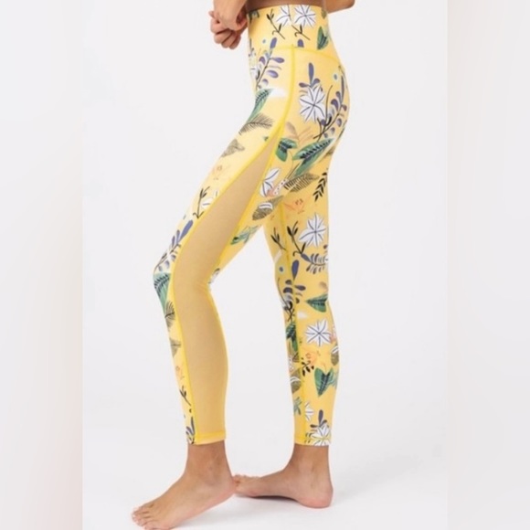 ZYIA ACTIVE Women's Yellow Floral Reflective Light n Tight Leggings 24” inseam - Picture 11 of 13